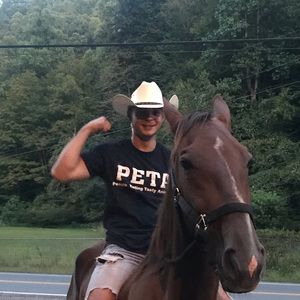 Meet your Posher, Stacy